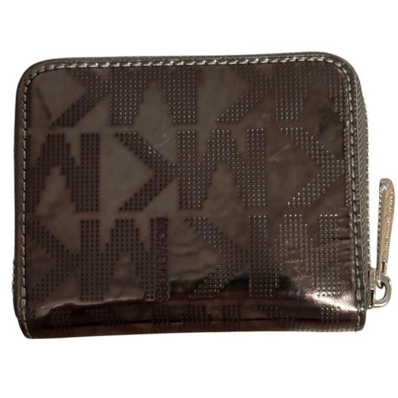 MICHAEL KORS WALLET METALLIC GUNMETAL 4 1/2” L x 3 1/2” H FEW SCRATCHES ON PLATE - Picture 2 of 3